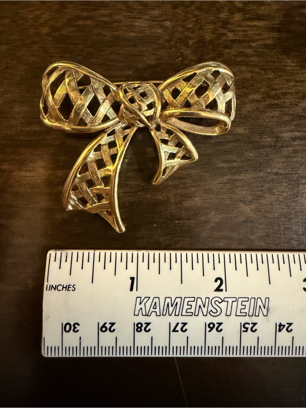Vintage Signed Danecraft Gold Tone Lattice Openwork Bow Pin Brooch